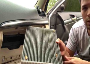 cleaning car vents